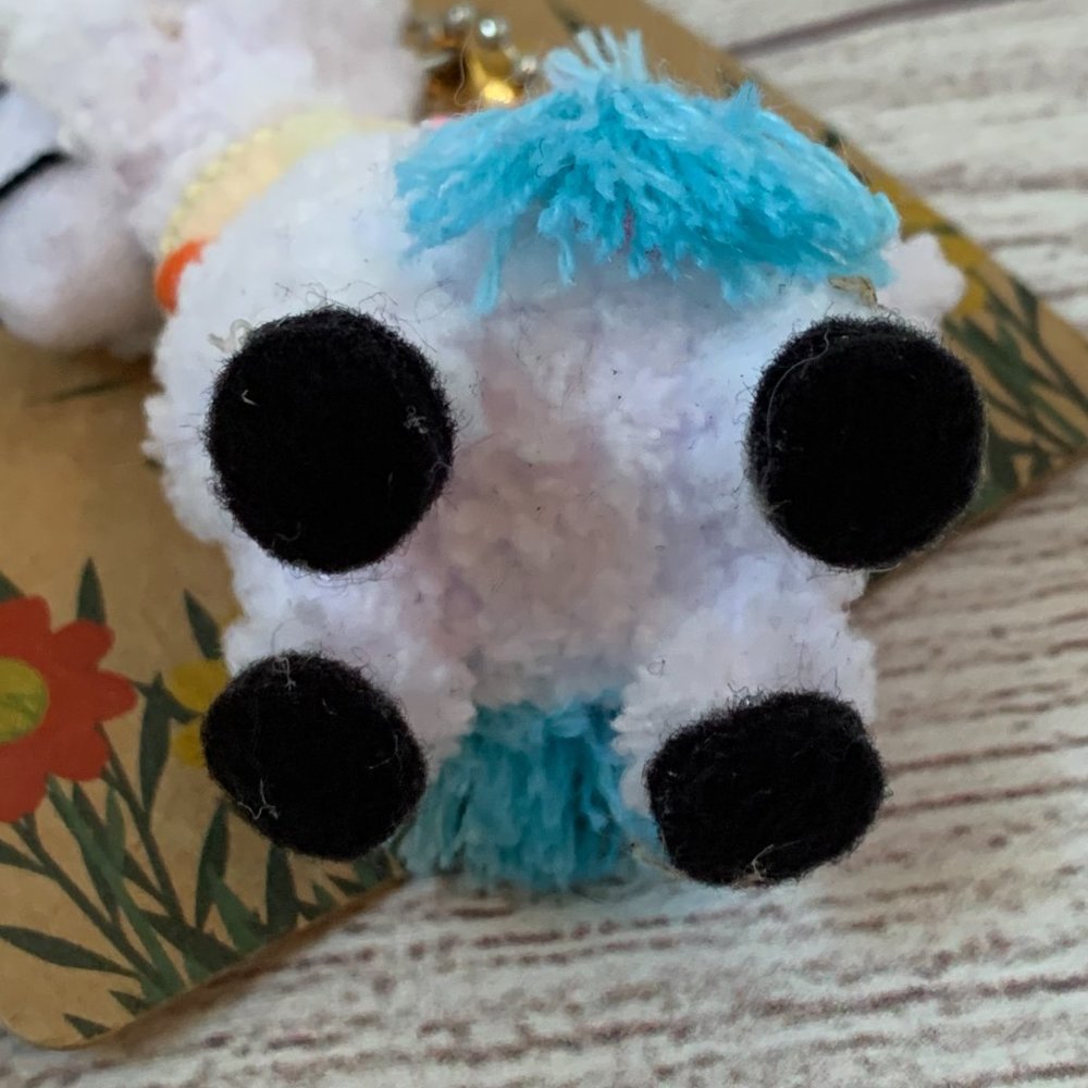 Llama Keychain with Colorful Collar and Decorative Back Made with Knit String - Picture 7 of 8